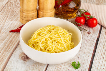 Boiled yellow egg noodles in the bowl