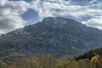 Obraz premium Autumn forest of Piedrafita de Jaca - Huesca