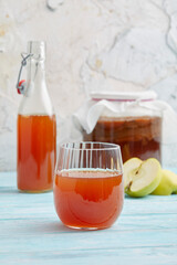 Kombucha apple tea