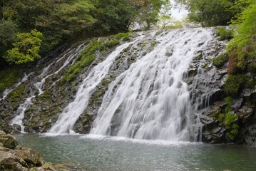 Fototapeta premium 熊本県人吉市、鹿目の滝、平滝