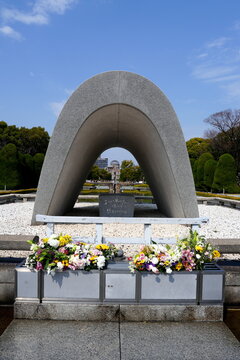 Kenotaph f&uuml;r die Opfer der Atombombe im Friedenspark, Denkmal f&uuml;r Hiroshima, Japan, Atombombe, Frieden
