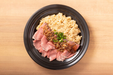 赤身のローストビーフのガーリックライス