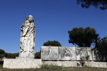 Obraz premium Statue of St Caterina da Siena by Francesco Messina (1962), Rome, Italy