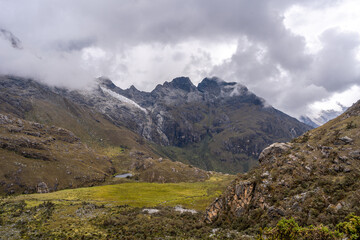 Fototapeta premium Snow-capped mountains and valley along the Laguna 69 trek in Huaraz, Peru