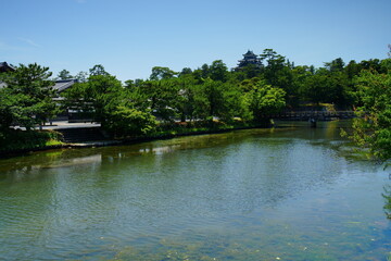 島根県松江市の春の国宝松江城と堀川
