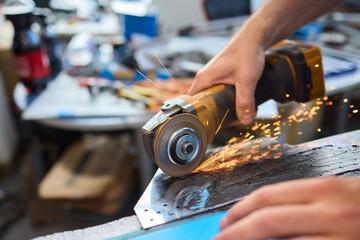 Naklejka premium Utilizing Power Tools in the Workshop for Various Metalworking Projects Effectively