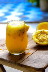 O suco de maracujá é uma bebida refrescante e saborosa, rica em vitaminas e minerais, além de...
