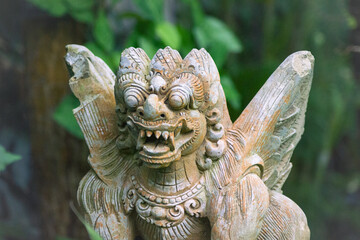 聖獣バロン像 ― 森の王バナスパティ・ラジャ｜Stone Statue of Barong — Banaspati Raja, the Forest King of Bali