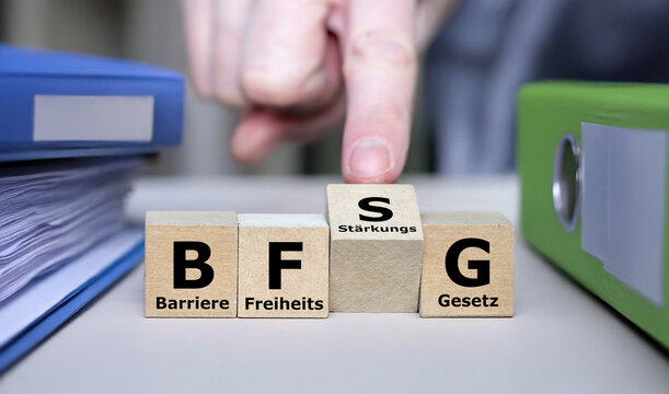 W&uuml;rfel bilden das Akronym BFSG (Barrierefreiheitsst&auml;rkungsgesetz)