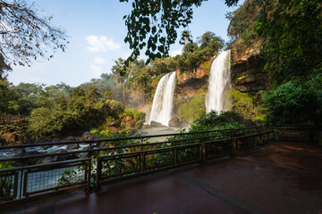 Obraz premium Imposing Iguazu falls on Argentine side