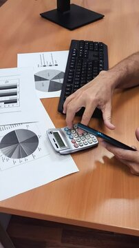 Pagar facturas por tel&eacute;fono m&oacute;vil banco online crisis fin de mes sin blanca bancarrota arruinado 