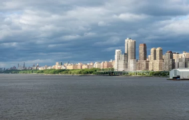 Foto auf Acrylglas Manhattan Tall traditonal apartment buidlings along the Riverside Boulevard waterfront in Manhattan seen from Hudson  © steheap