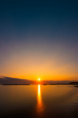  黄金色に染まる諏訪町下海岸の美しい夕景　神奈川県　湘南　葉山町