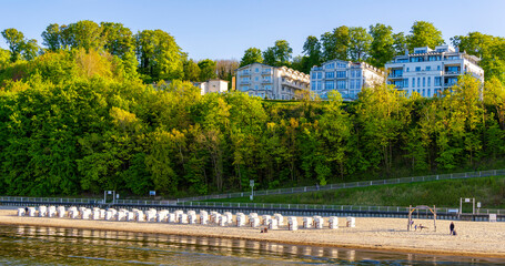 Blick von der Seebrücke Sellin, Strand mit Bäderarchitektur, Sellin, Rügen, Mecklenburg-Vorpommern, Deutschland