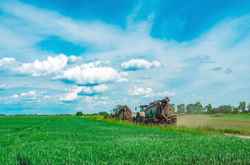 Liquid manure spreader, tractor with tank that can spray liquid manure into the soil for optimal...