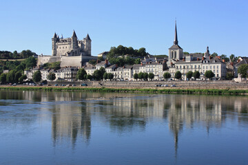 Obraz premium Rives de la Loire à Saumur. France