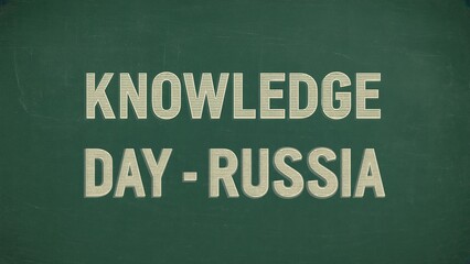 Obraz premium Text on a chalkboard reads 'Knowledge Day - Russia'. The background is dark green, resembling a traditional classroom setting.