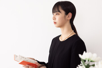 お葬式の作法・マナー　経典　お経
