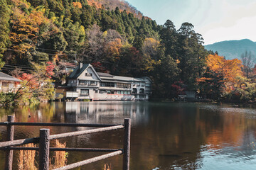 Fototapeta premium Traditional Japanese Castle with Autumn Scenery and Moat Reflection