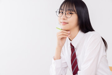 真面目に授業を聞く女子高生
