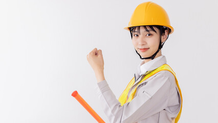 誘導する反射ベストを着た警備員
