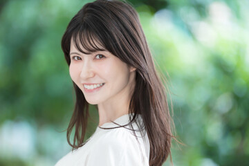 女性