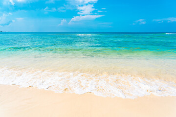 Fototapeta premium Beautiful tropical empty beach sea ocean with white cloud on blue sky