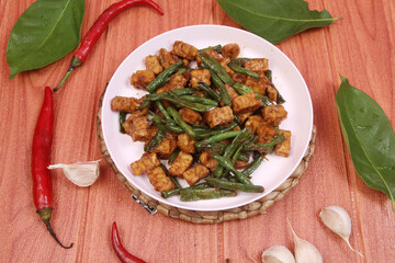 stir-fried tempeh and long beans on plate