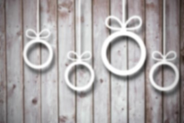 Obraz premium Blurred christmas decorations on wood