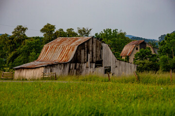 Obraz premium Old barns in the Appalachian mountains