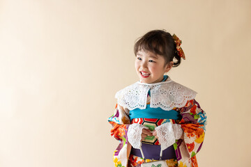 七五三7歳の着物のかわいい女の子