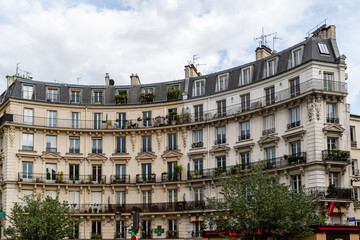 Fototapeta premium Parisian Apartment Building Facade with Balconies and Windows
