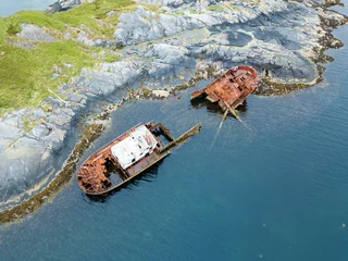 Selbstklebende Fototapeten Abandoned Shipwreck on the Shore © Jrn