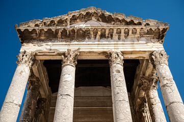 Fototapeta premium Detailed Close-Up of the Pediment and Frieze at the Roman Temple in Pula, Croatia