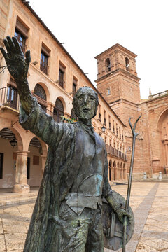 Don Quixote and Sancho Panza bronze statues in Villanueva de los Infantes town
