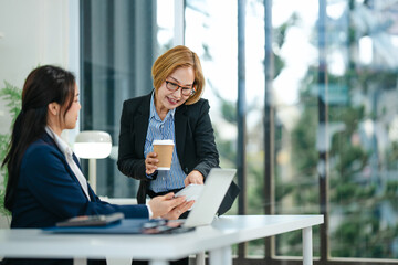 mentor teaching trainee for business skill or career development