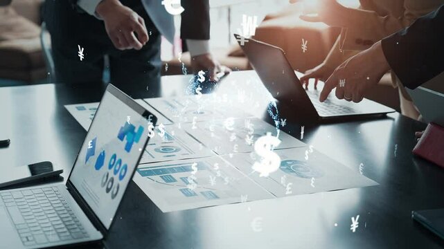 ミーティングするビジネスパーソンの金融テクノロジーのコンセプト