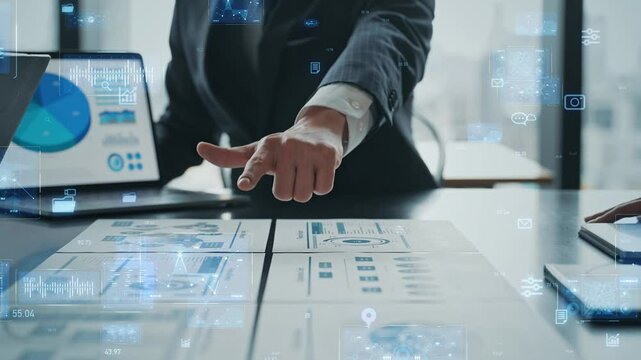 ミーティングするビジネスパーソンのグループとデジタルテクノロジーのコンセプト