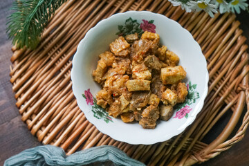 A bowl of Sambal Goreng Pengantin, a rich, traditional Malay dish made from a combination of beef liver, lung, trimmings, spleen, prawns, tofu, and tempe in coconut gravy, perfect for festive meals.
