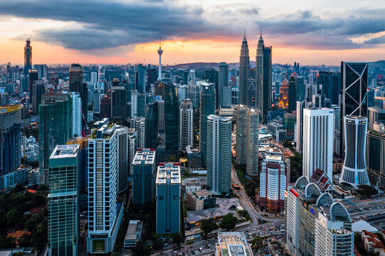 Fototapeta Kuala Lumpur skyline with Menara Tower at sunset, Malaysia