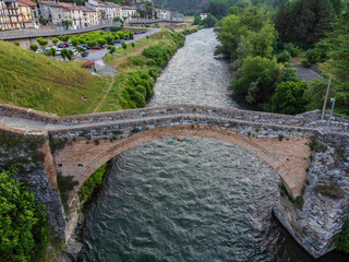Naklejka premium medieval bridge and old town (Vila Closa), Gerri de la Sal, Pallars Sobirá, Lleida, Catalonia, Spain