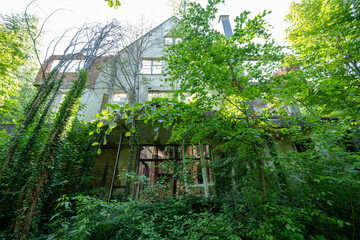 Abandoned House Overgrown with Nature &ndash; Urban Decay Meets Wilderness