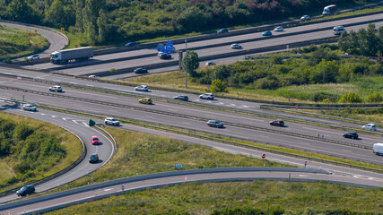 La circulation routière à l'échangeur de la Croix de Hauconcourt, croisement des autoroutes A31...