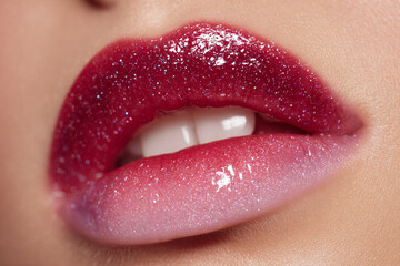 Obraz premium Glamorous lip makeup with ombre effect showcasing glossy burgundy and shimmering pink shades