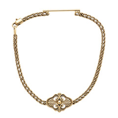 Naklejka premium Elegant gold necklace with braided chain and ornate pendant