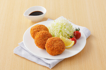 牛肉を使った日本のメンチカツ　Japanese Ground Beef Menchi Katsu Cutlet
