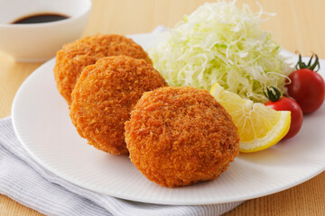 牛肉を使った日本のメンチカツ　Japanese Ground Beef Menchi Katsu Cutlet