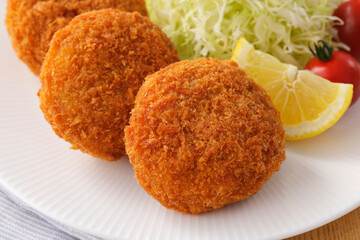 牛肉を使った日本のメンチカツ　Japanese Ground Beef Menchi Katsu Cutlet