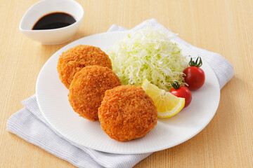 牛肉を使った日本のメンチカツ　Japanese Ground Beef Menchi Katsu Cutlet