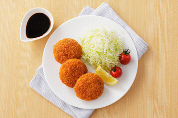 牛肉を使った日本のメンチカツ　Japanese Ground Beef Menchi Katsu Cutlet